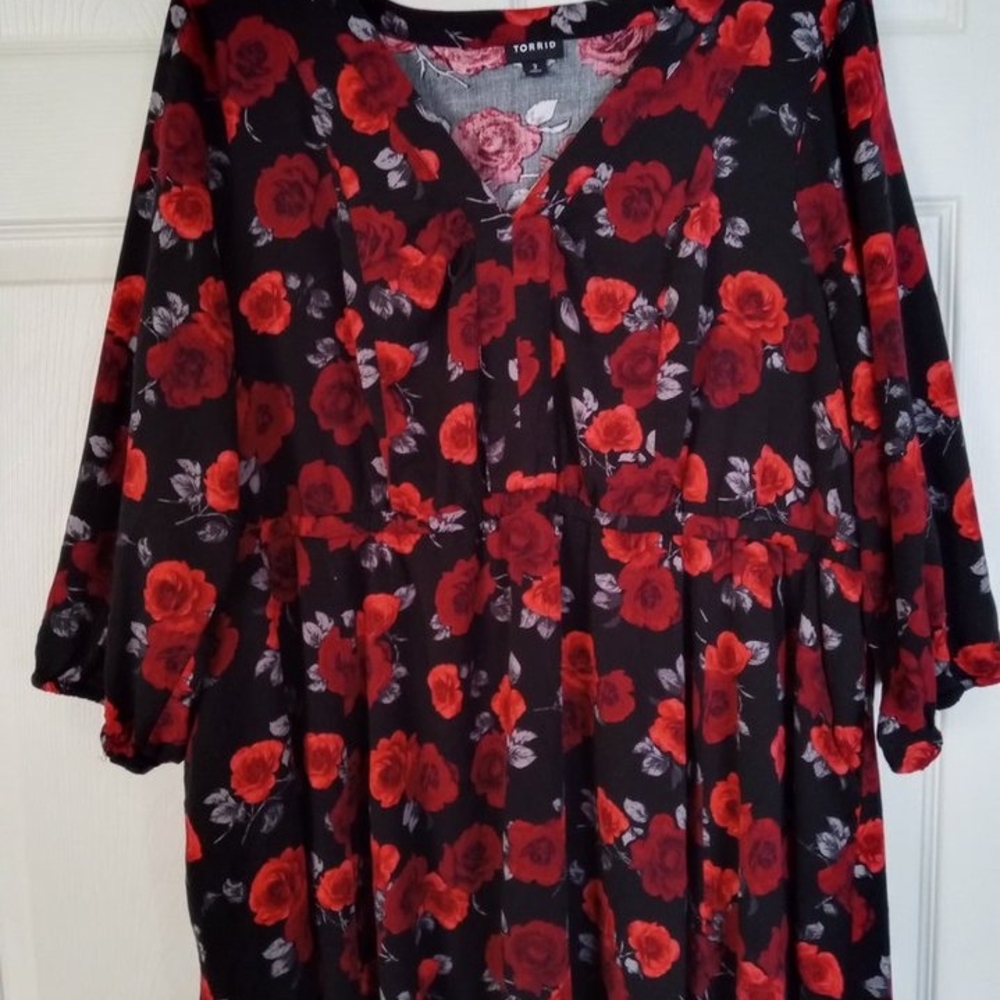 Torrid Red Floral 3/4 Sleeve Blouse